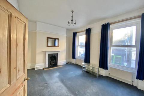 2 bedroom maisonette to rent, Cheriton Place, Folkestone