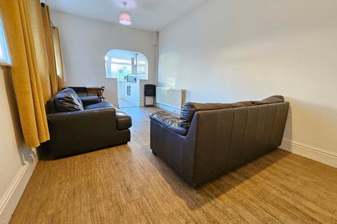 6 bedroom terraced house to rent, Brynland Avenue, Somerset BS7