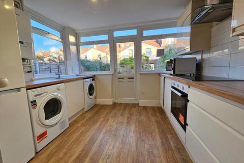 6 bedroom terraced house to rent - Brynland Avenue, Somerset BS7