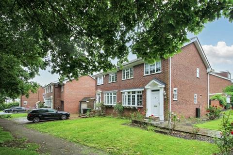 3 bedroom semi-detached house to rent, The Avenue, Billericay