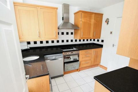 3 bedroom semi-detached house to rent, The Avenue, Billericay