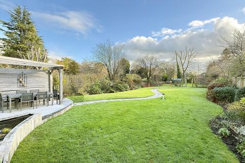 4 bedroom detached house for sale, Almsford Avenue, Harrogate