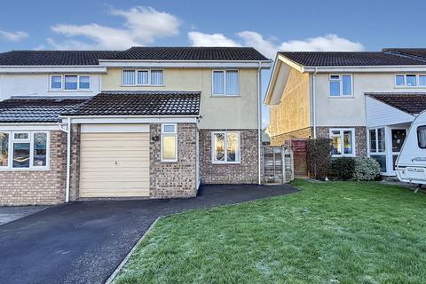 3 bedroom semi-detached house for sale, Woburn Close, Trowbridge