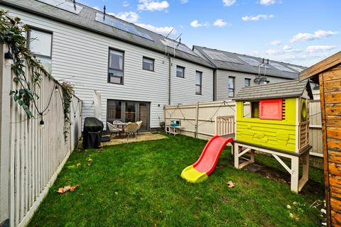 3 bedroom terraced house for sale, Riverbank Way, Hackbridge