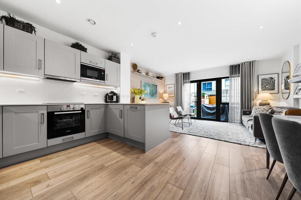 Hackbridge House Riverbank Way, Hackbridge 3 bed terraced house - £600,000