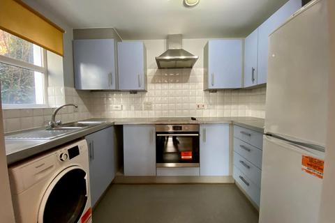 2 bedroom flat to rent, 76 Garlands Road, Redhill RH1