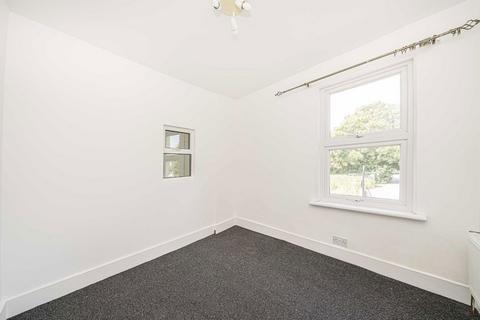 2 bedroom house to rent, Worton Road, Isleworth TW7