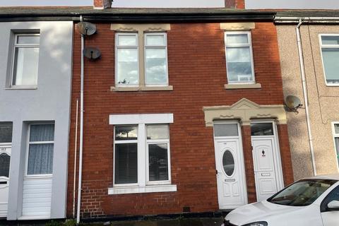 2 bedroom ground floor flat to rent, Beamount Street, Blyth