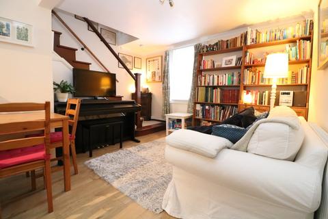 2 bedroom cottage to rent, Church Street, Dorking