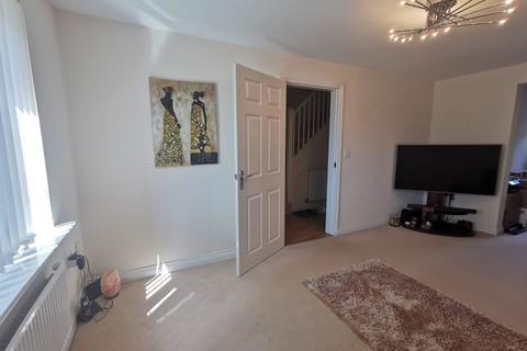 3 bedroom mews to rent, Baker Close, Chorley PR7