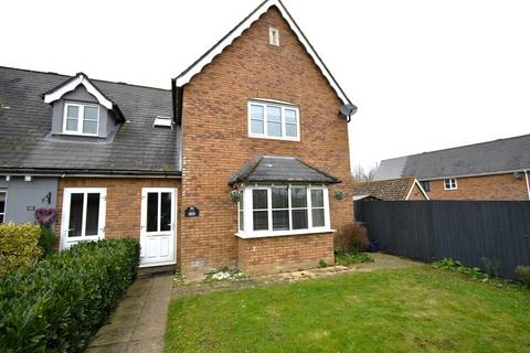 3 bedroom semi-detached house to rent, Forest Drive, Fyfield