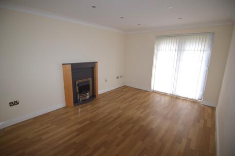 2 bedroom ground floor flat to rent, King Edward Avenue, Lytham St. Annes