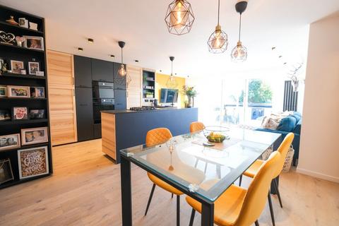 7 Melrose Crescent, Orpington, BR6 9NT