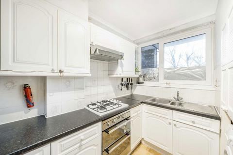 3 bedroom flat to rent, Cortis Road, London SW15