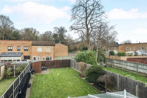 26 Alma Close, Knaphill, Woking, GU21 2BP