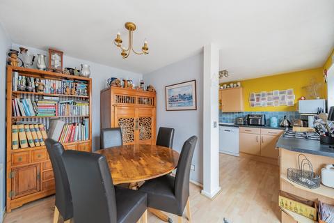 26 Alma Close, Knaphill, Woking, GU21 2BP