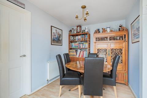 26 Alma Close, Knaphill, Woking, GU21 2BP