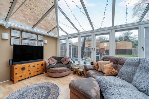 26 Alma Close, Knaphill, Woking, GU21 2BP