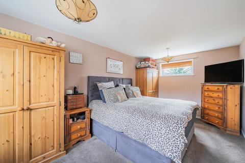 26 Alma Close, Knaphill, Woking, GU21 2BP