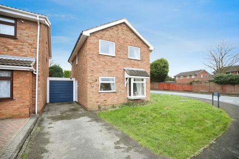 3 bedroom detached house to rent, Sykesmoor, Wilnecote, Tamworth