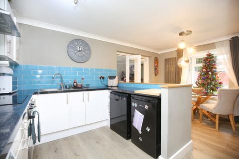 3 bedroom detached house to rent, Sykesmoor, Wilnecote, Tamworth