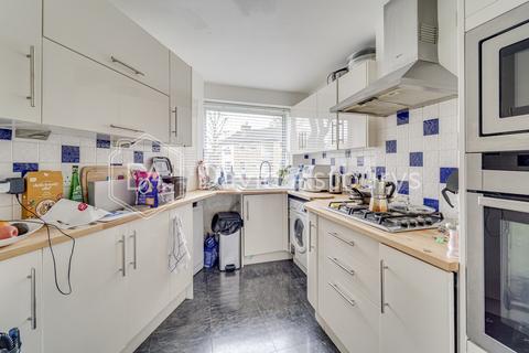 2 bedroom apartment to rent, Abbotts Close, Islington, London