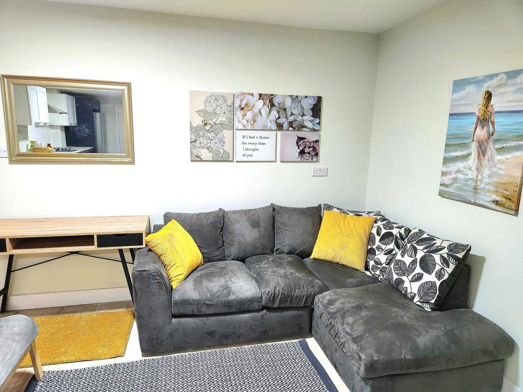 2 Lounge