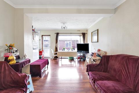 4 bedroom end of terrace house for sale, Beaconsfield Road, Southall