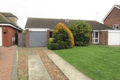 2 bedroom semi-detached bungalow to rent, Laburnum Crescent, Essex CO13