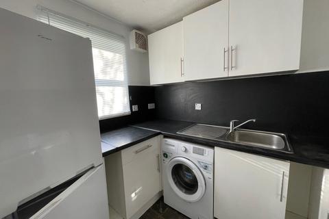 1 bedroom ground floor flat to rent, Burns Avenue, Chadwell Heath