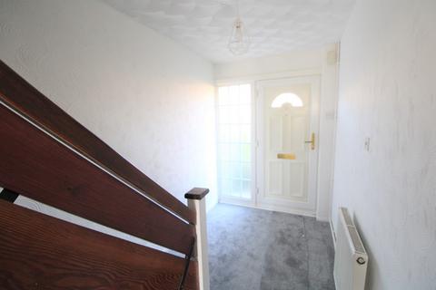 3 bedroom terraced house to rent, Hamlet Drive, Colchester