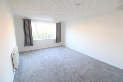 3 bedroom terraced house to rent, Hamlet Drive, Colchester