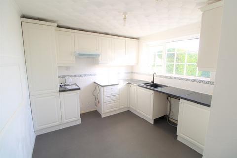 3 bedroom terraced house to rent, Hamlet Drive, Colchester