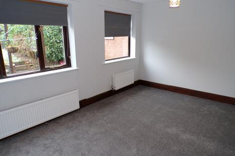 3 bedroom semi-detached house to rent, Streets Lane, Walsall WS6