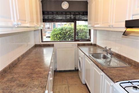 3 bedroom semi-detached house to rent, Streets Lane, Walsall WS6