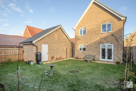 3 bedroom detached house for sale, Bobbins Way, Swardeston