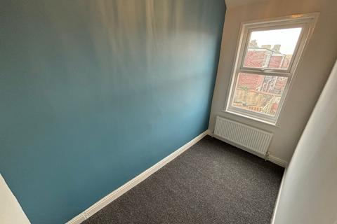 2 bedroom terraced house to rent, Princess Street, Hoyland