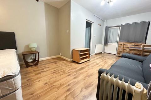 Studio to rent, Studio Flat To Let - HP12 (ALL BILLS INCLUDED)