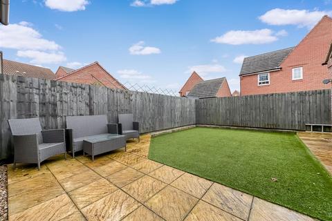 4 bedroom semi-detached house for sale, Hunters Road, Fernwood, Newark