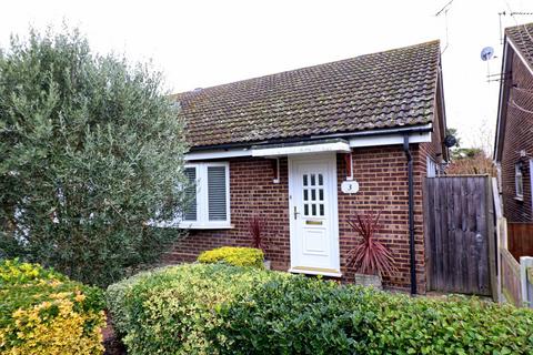 3 Ember Way, Burnham-on-crouch, CM0 8TJ