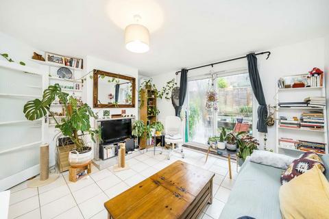 2 bedroom flat to rent, Westleigh Avenue, London SW15