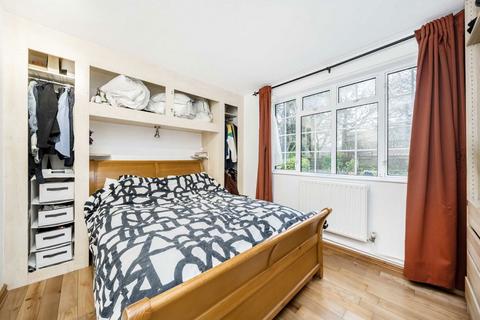 2 bedroom flat to rent, Westleigh Avenue, London SW15