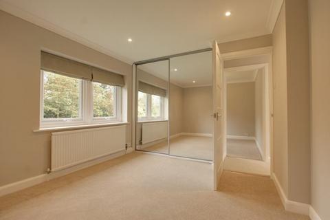 2 bedroom apartment for sale, Larchmoor Park, Gerrards Cross Road