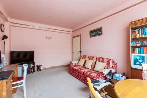 1 bedroom flat for sale, Du Cane Court Balham High Road SW17 7JG