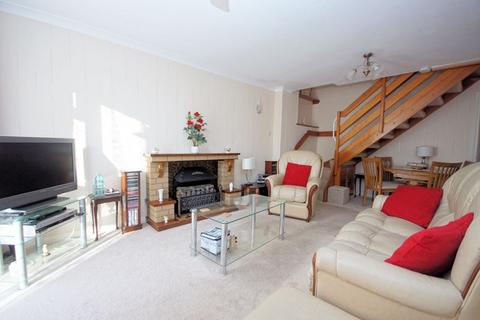 2 bedroom end of terrace house for sale, Compton Close, Lee-On-The-Solent, PO13