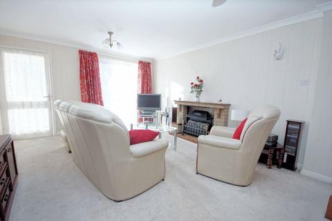 2 bedroom end of terrace house for sale, Compton Close, Lee-On-The-Solent, PO13