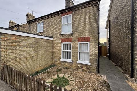 3 bedroom semi-detached house to rent, Field Road, Ramsey