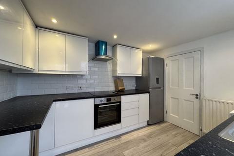 3 bedroom semi-detached house to rent, Field Road, Ramsey