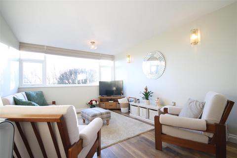 2 bedroom apartment for sale, Dunsgreen Court, Ponteland, Newcastle Upon Tyne