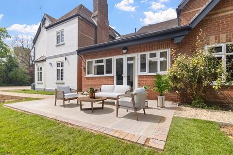Apartment to rent, Hanmer Road, next to St Thomas Church, Milton Keynes